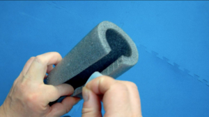 Rezana samolepilna polietilenska izolacijska cev / Porabimanj INFO / Foto: Branko Baćović